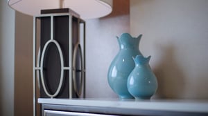 Sierra Two Queen Room detail view of vases.