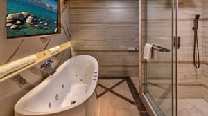 Vista Spa Queen Junior Suite view of tub and shower